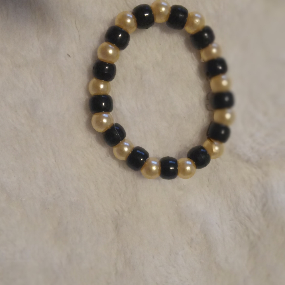 Chic Black and Cream Beaded Bracelet